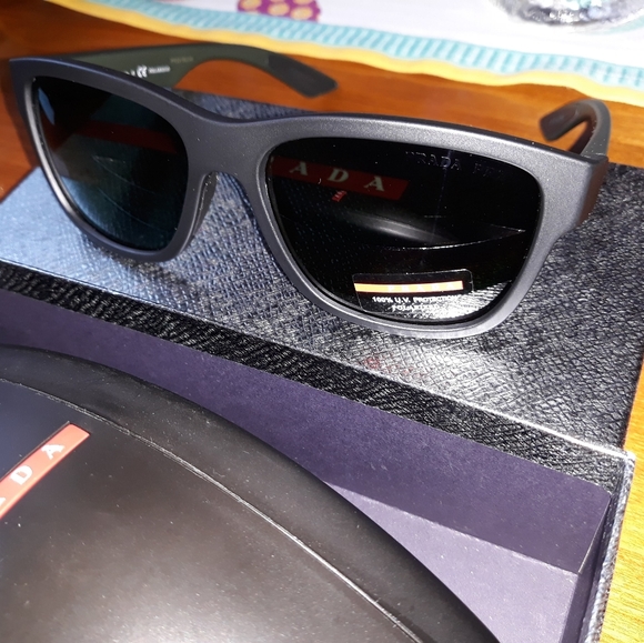 Authentic Prada Sunglasses SPS 03S POLARIZED. SIZE 57. MATTE BLACK. - Picture 2 of 6